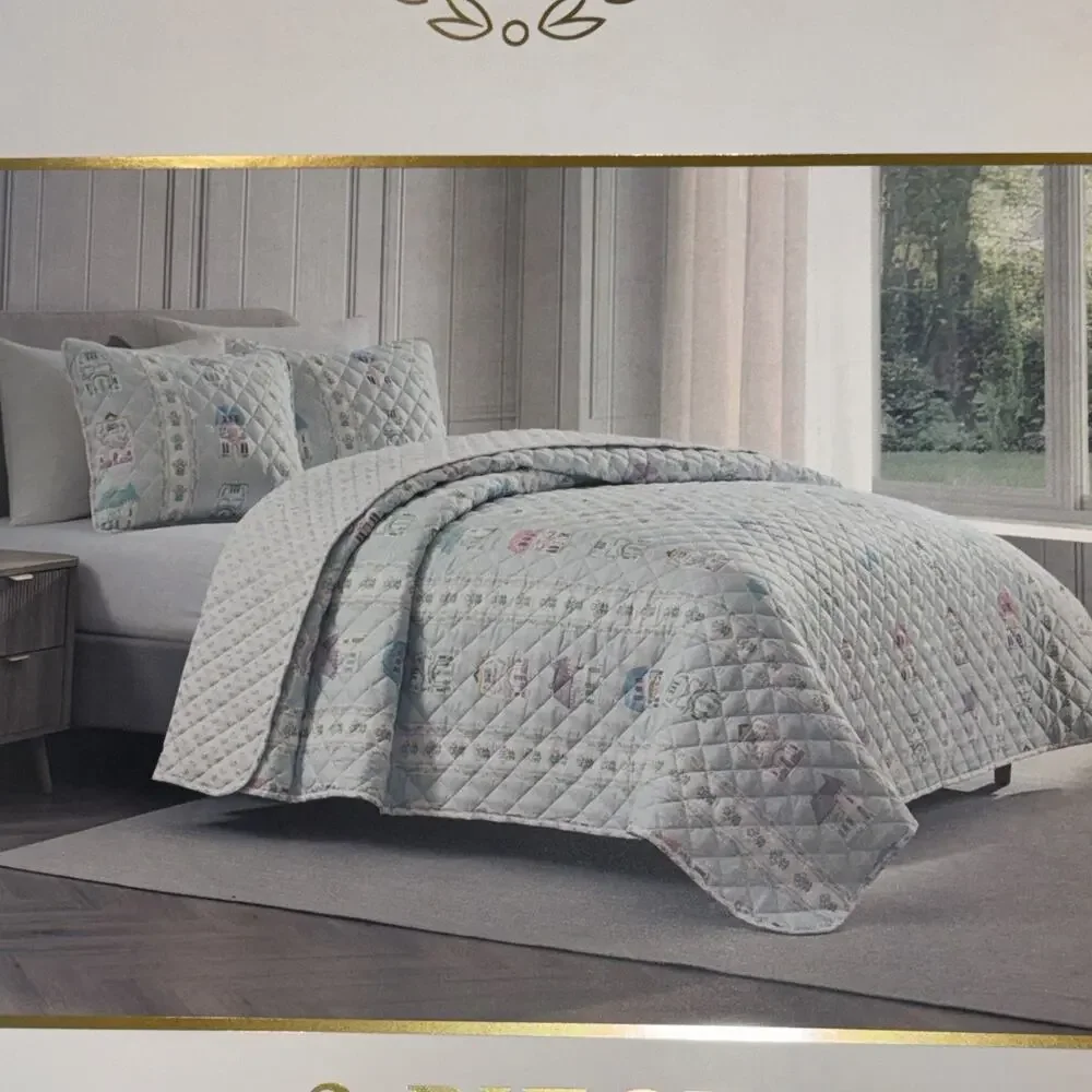 Lenox Spice Village 3 Piece Set Full Queen Reversible Quilt 2 Standard Shams NEW